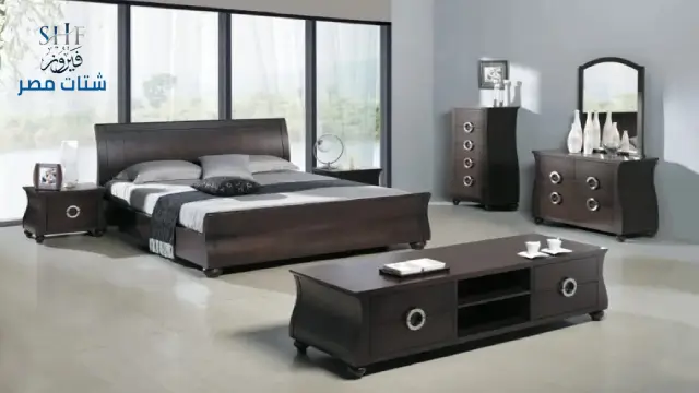 نجار داخل المنزل